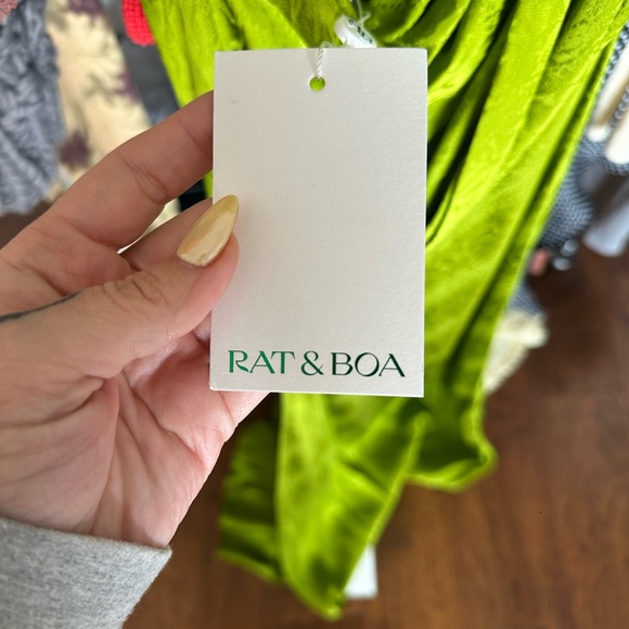 Elegant Green Evening Gown - Picture 3 of 5